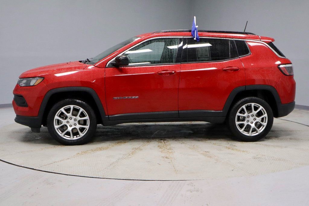 Used 2023 Jeep Compass Latitude image 7