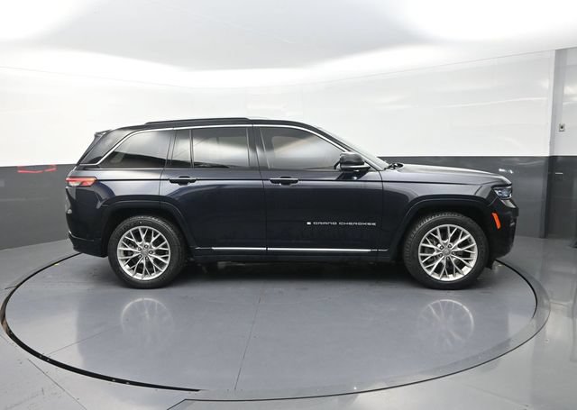 Used 2022 Jeep Grand Cherokee Summit w/ Luxury Tech Group V AWD/4WD image 47
