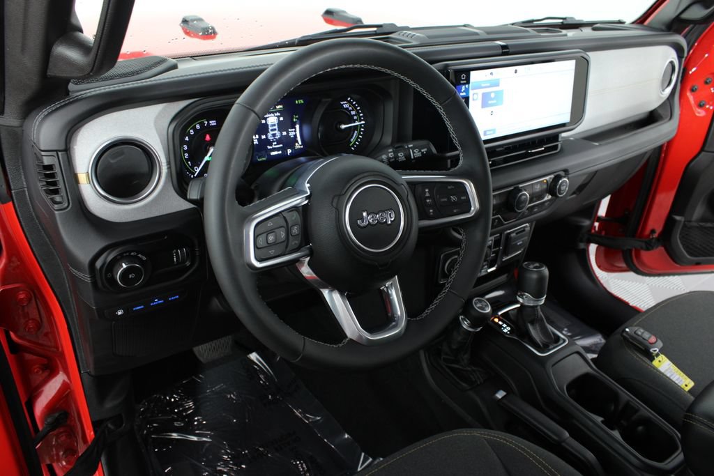 Used 2025 Jeep Wrangler Unlimited Sahara w/ Safety Group AWD/4WD image 8