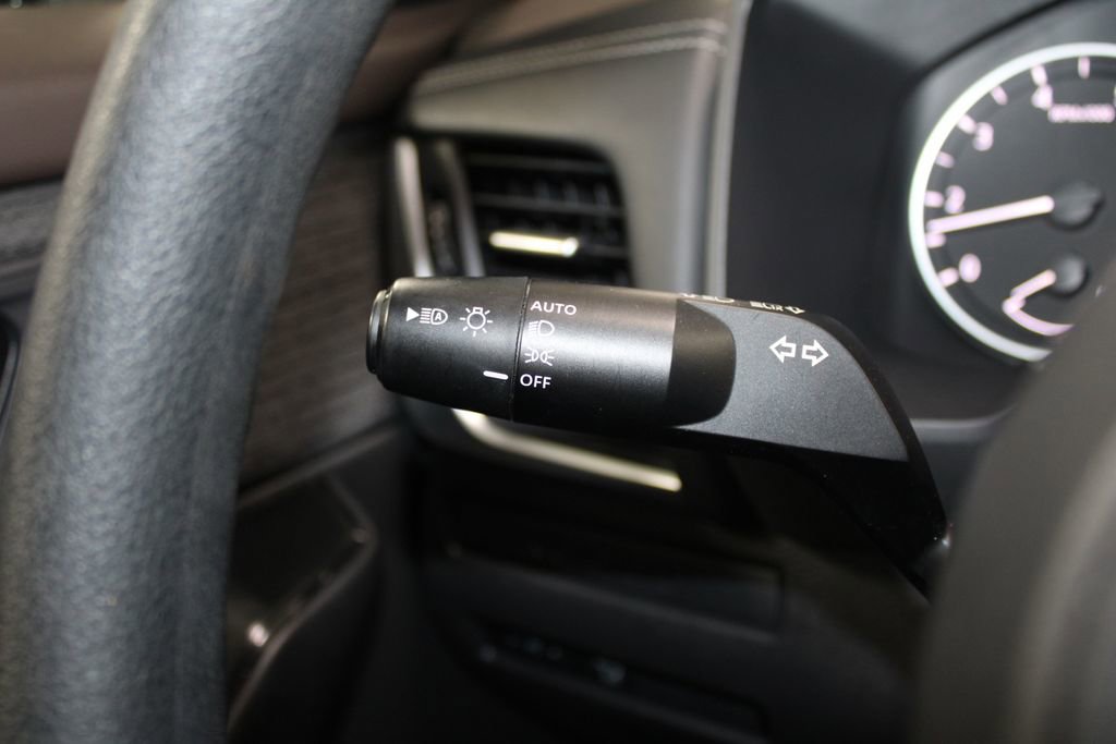 Used 2023 Nissan Rogue S image 36