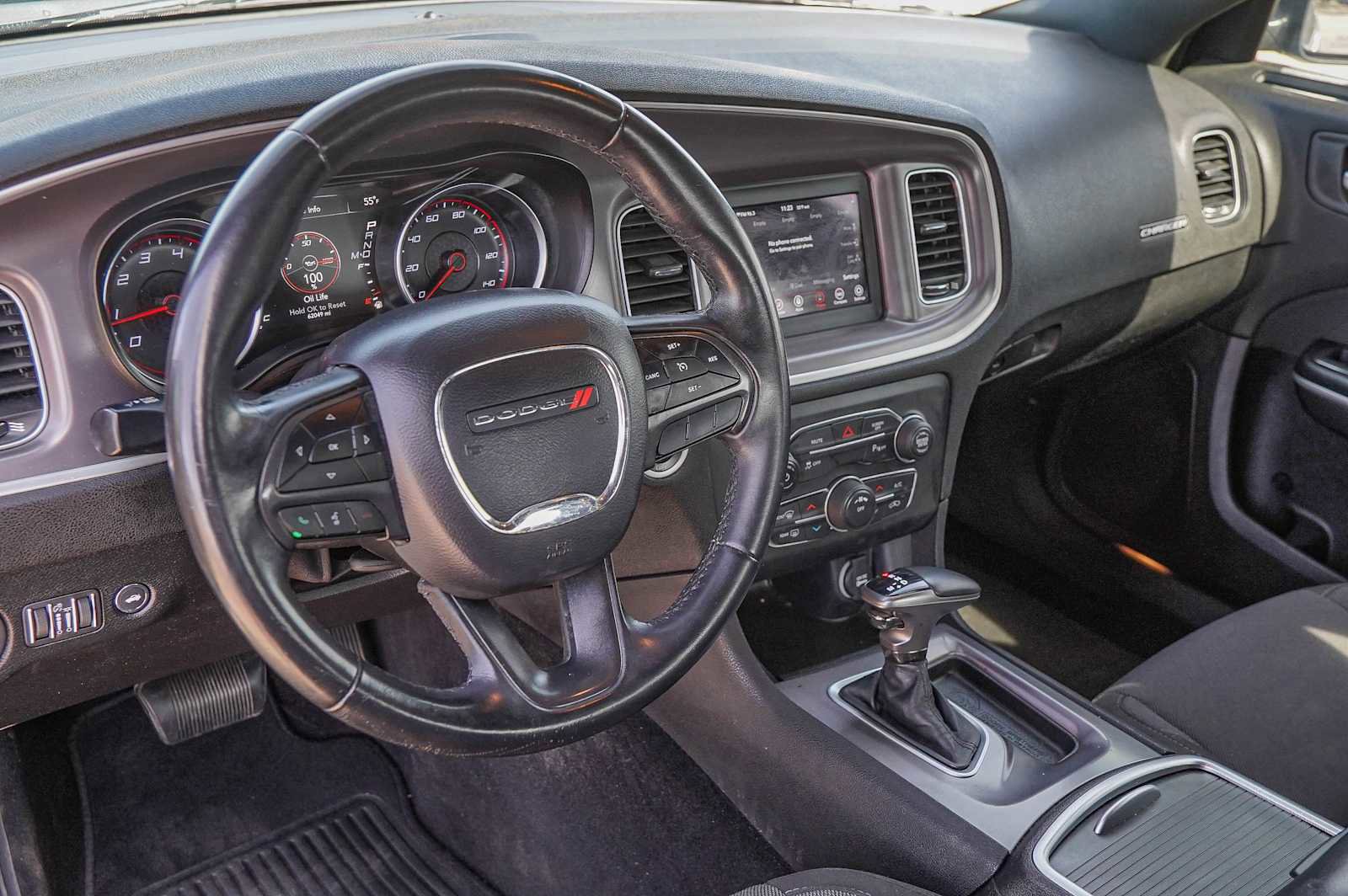 Used 2019 Dodge Charger SXT image 9