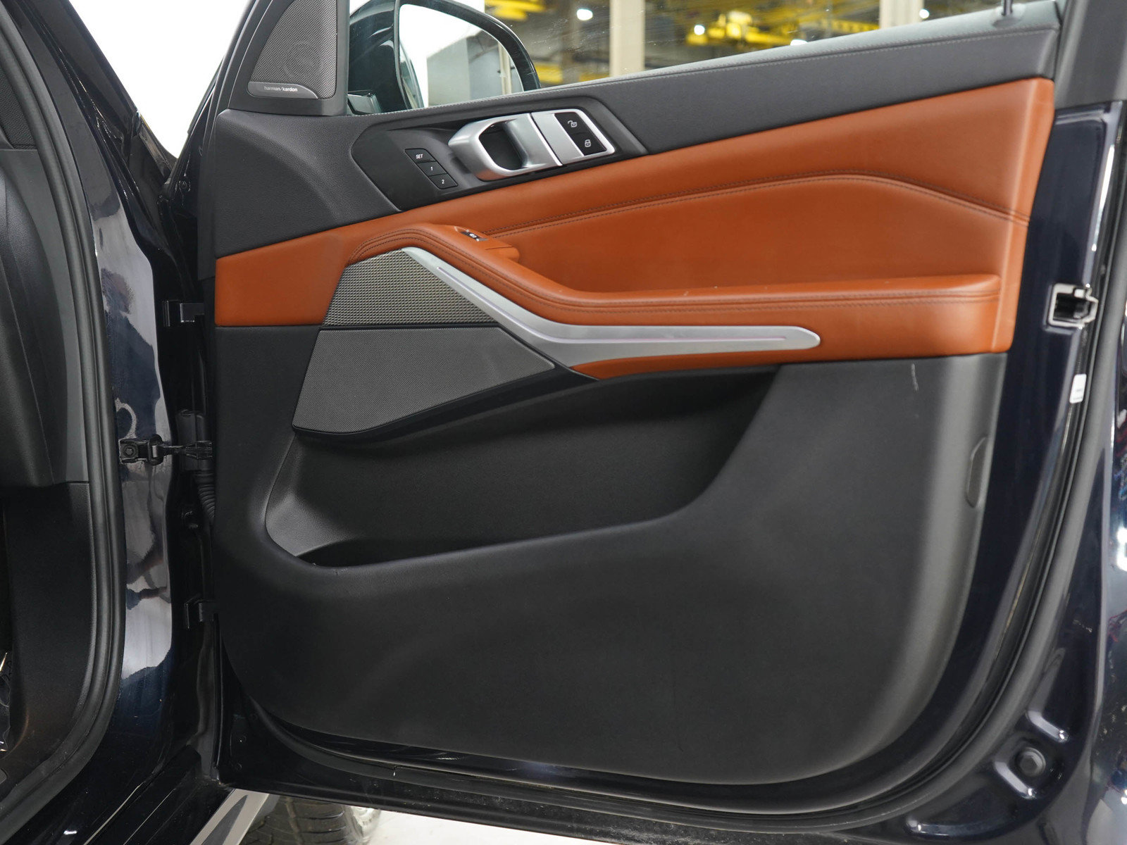 Used 2021 BMW X5 M50i AWD/4WD image 9