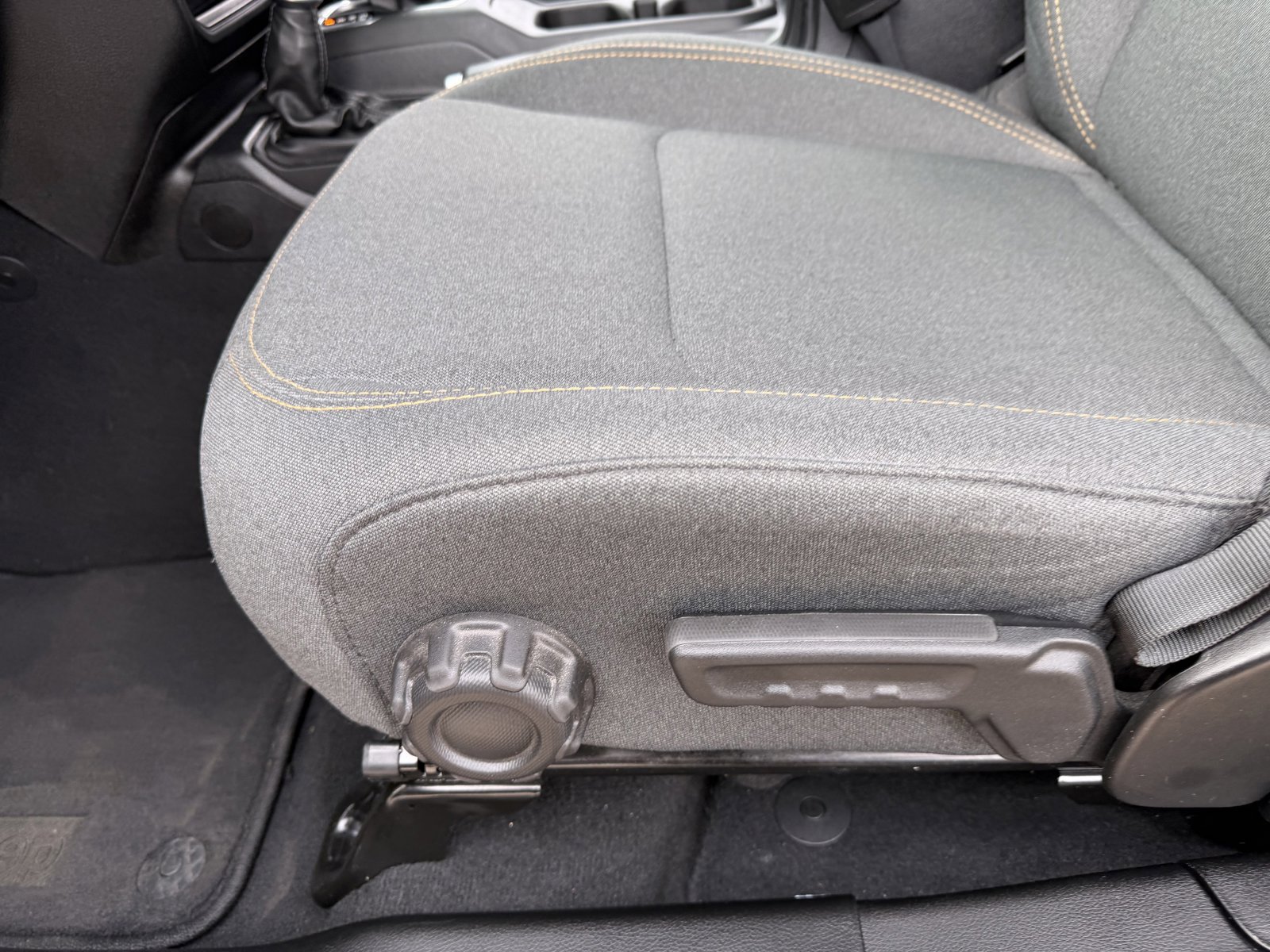 Used 2025 Jeep Wrangler Sahara image 11