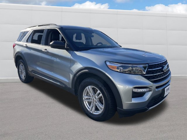 Used 2023 Ford Explorer XLT w/ Equipment Group 202A AWD/4WD image 13