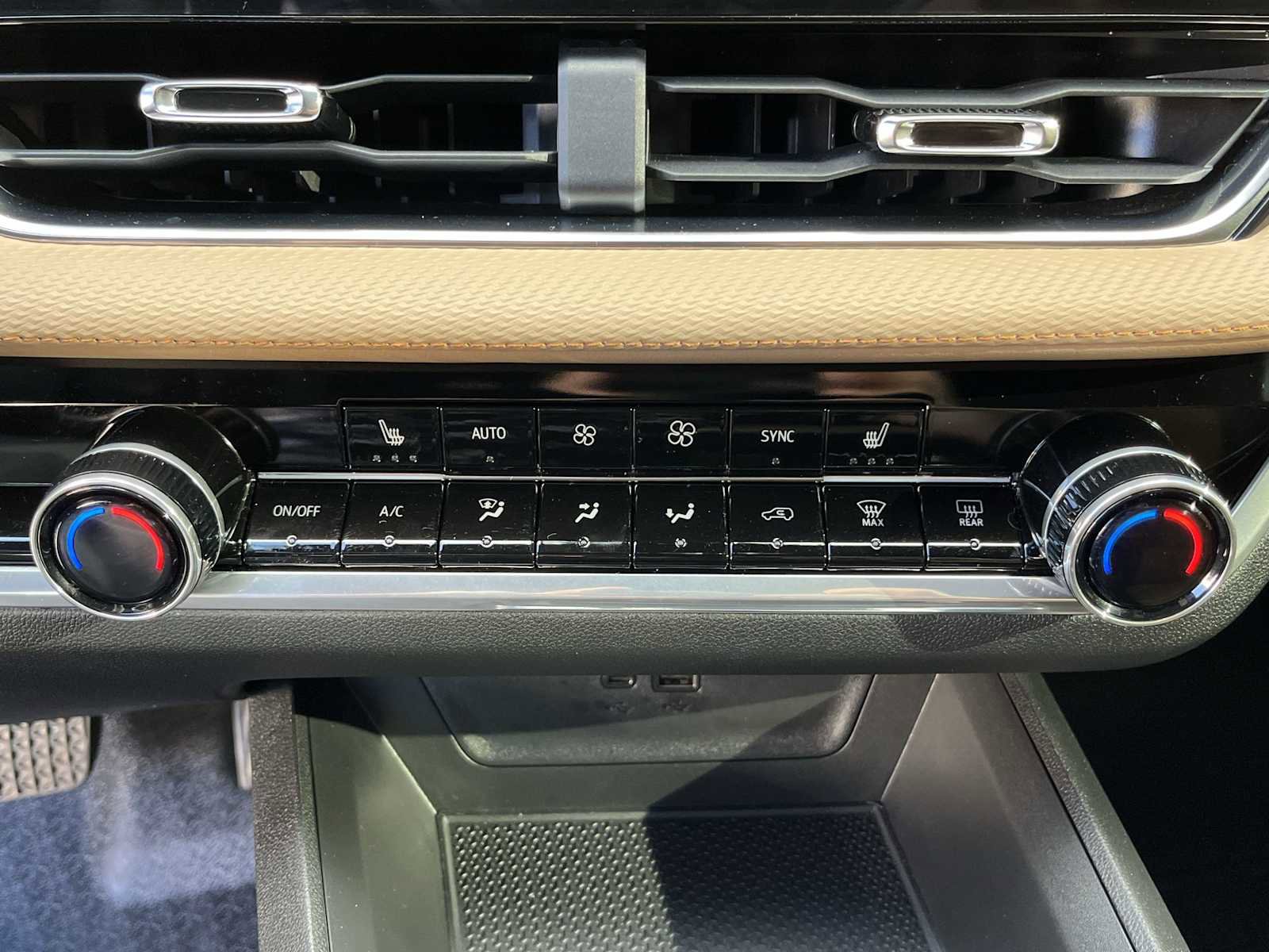 Certified 2025 Chevrolet Equinox ACTIV w/ Safety and Technology Package image 18