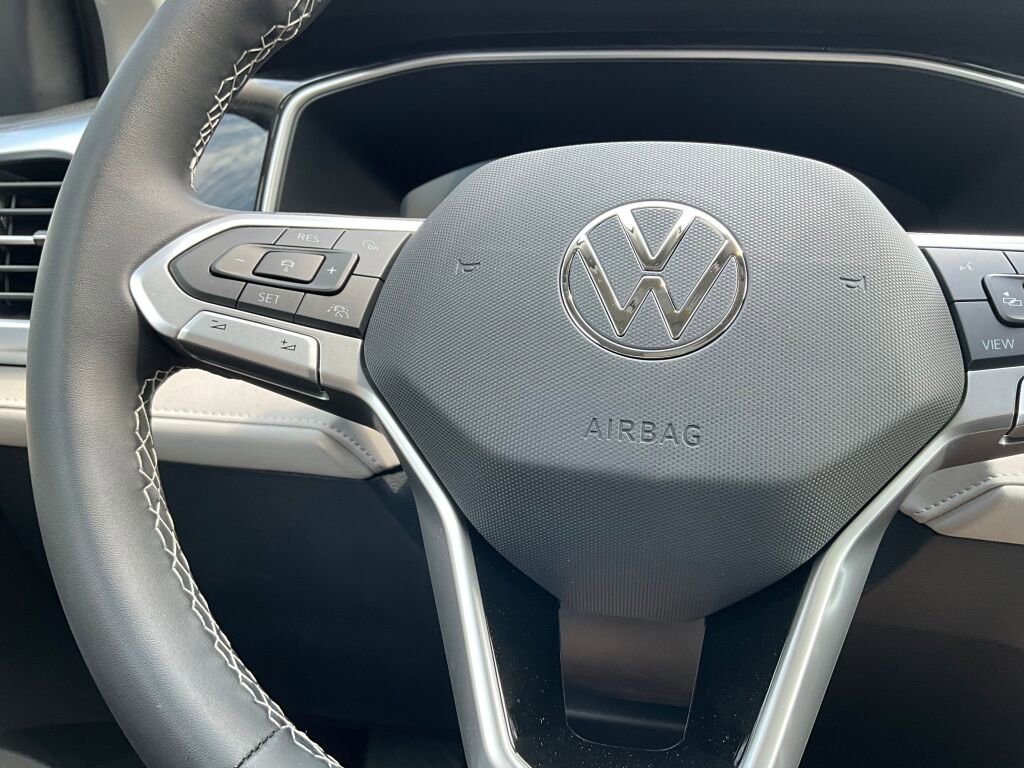 New 2025 Volkswagen Taos SE image 20