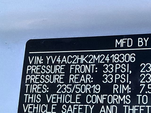 Used 2021 Volvo XC40 T4 Momentum image 34