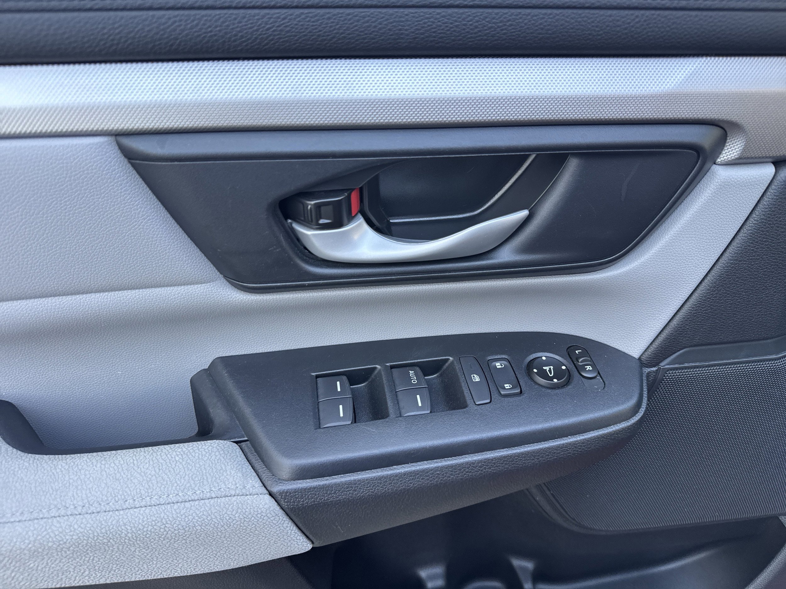 Used 2020 Honda CR-V LX image 3