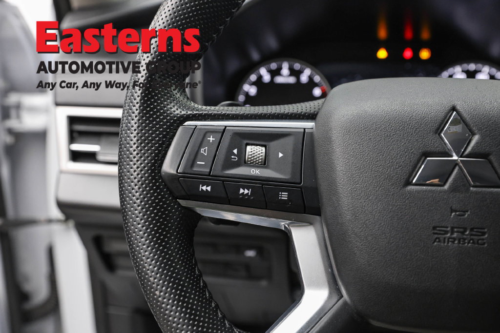 Used 2024 Mitsubishi Outlander SE FWD image 16