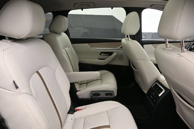 Certified 2024 MAZDA CX-90 Plug-In Hybrid w/ Premium Plus AWD/4WD image 11