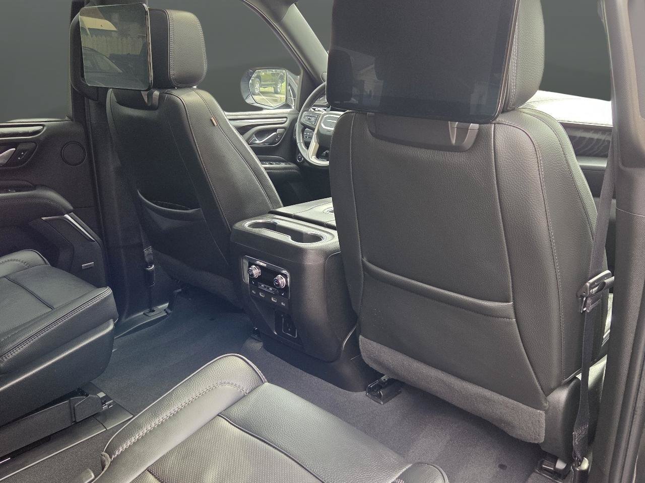 Used 2023 GMC Yukon Denali w/ Max Trailering Package AWD/4WD image 18