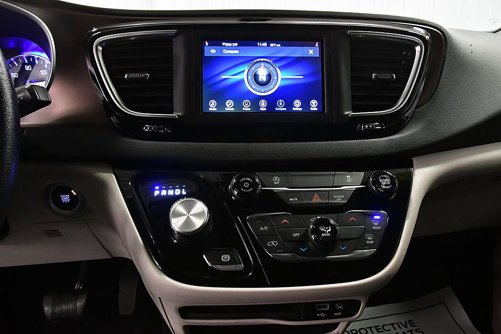Used 2020 Chrysler Voyager Lxi FWD image 22