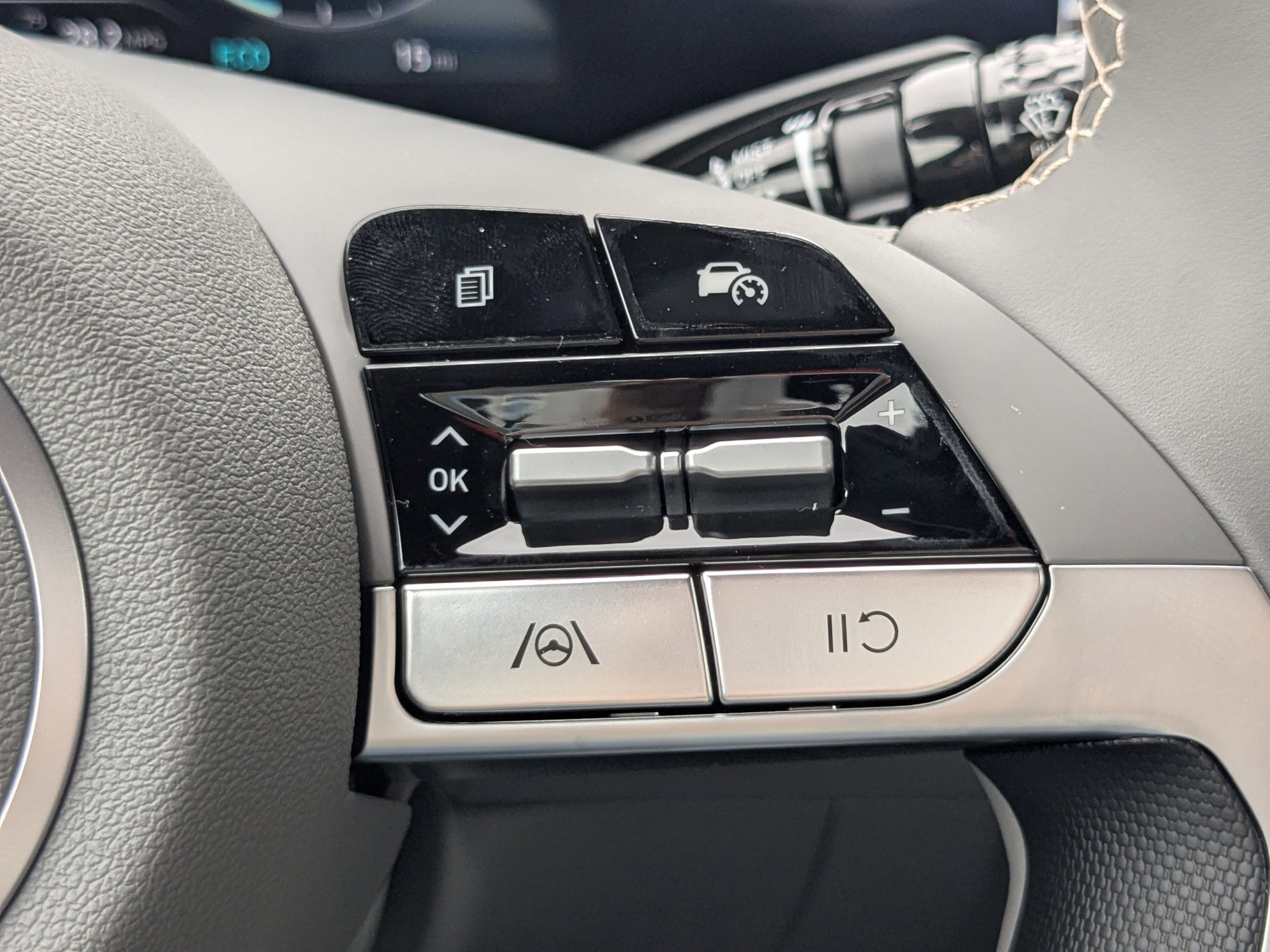 New 2025 Hyundai Elantra SEL image 25