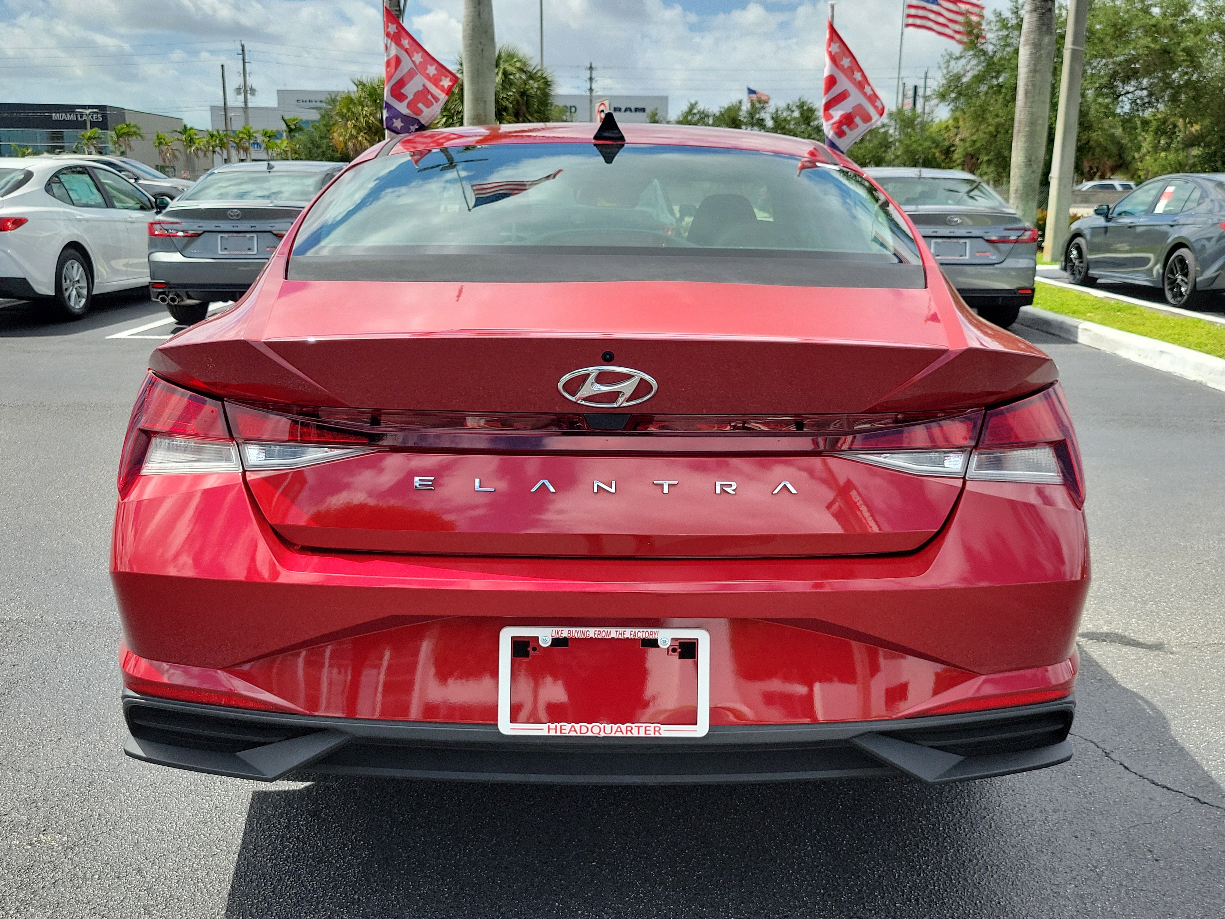 Used 2021 Hyundai Elantra SE w/ Cargo Package FWD image 10