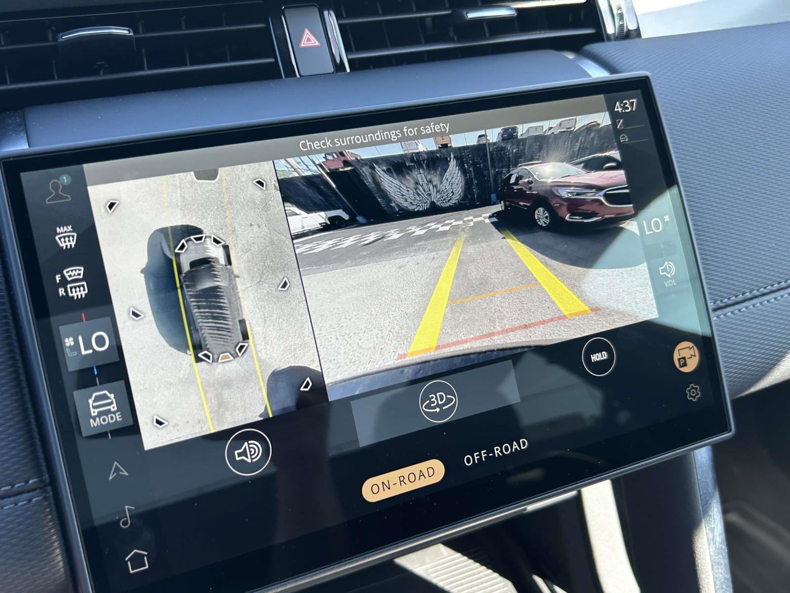 Used 2025 Land Rover Discovery Sport Dynamic SE image 23