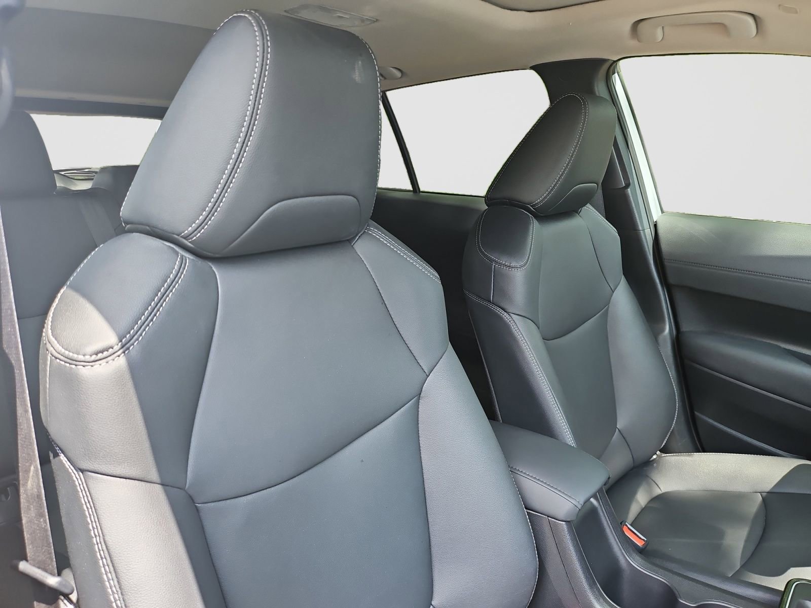 Used 2026 Toyota Corolla Cross XLE w/ Convenience Package FWD image 12