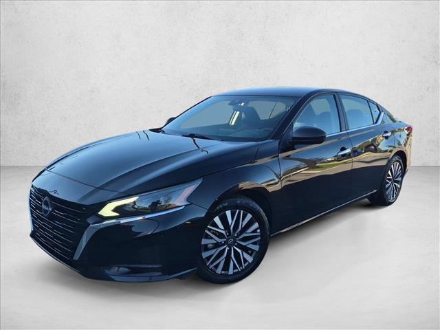 Used 2025 Nissan Altima 2.5 SV FWD image 2