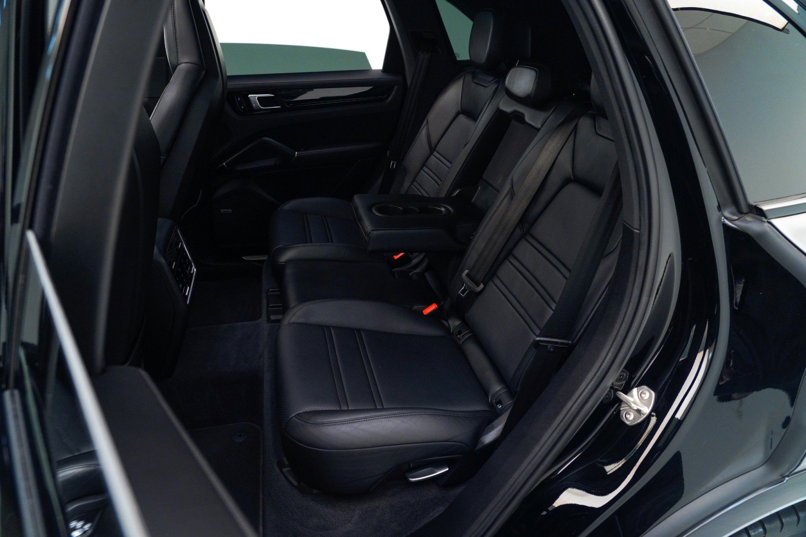 Used 2021 Porsche Cayenne S image 30