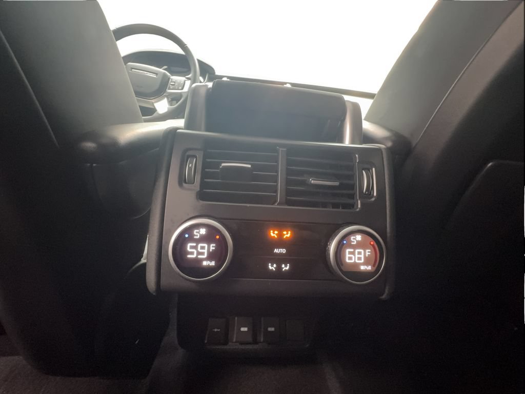 Used 2024 Land Rover Discovery Dynamic SE AWD/4WD image 41