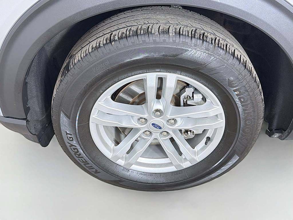 Used 2023 Ford Explorer XLT w/ Equipment Group 202A AWD/4WD image 16