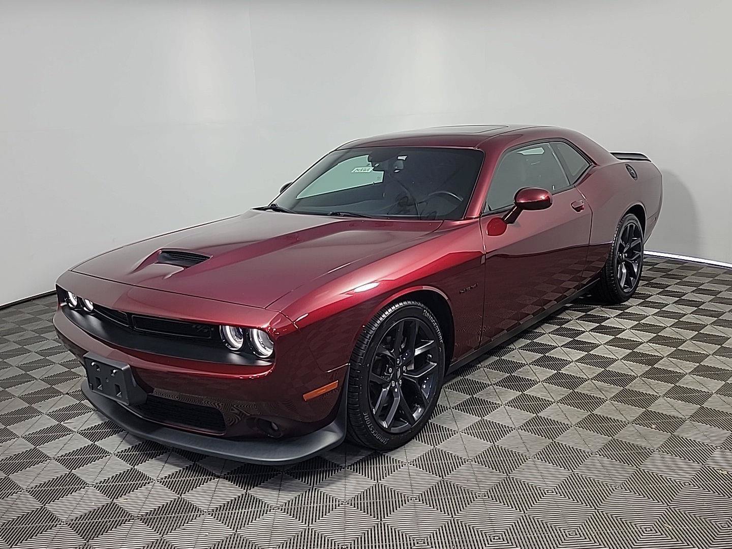 Used 2022 Dodge Challenger R/T w/ Driver Convenience Group RWD image 11