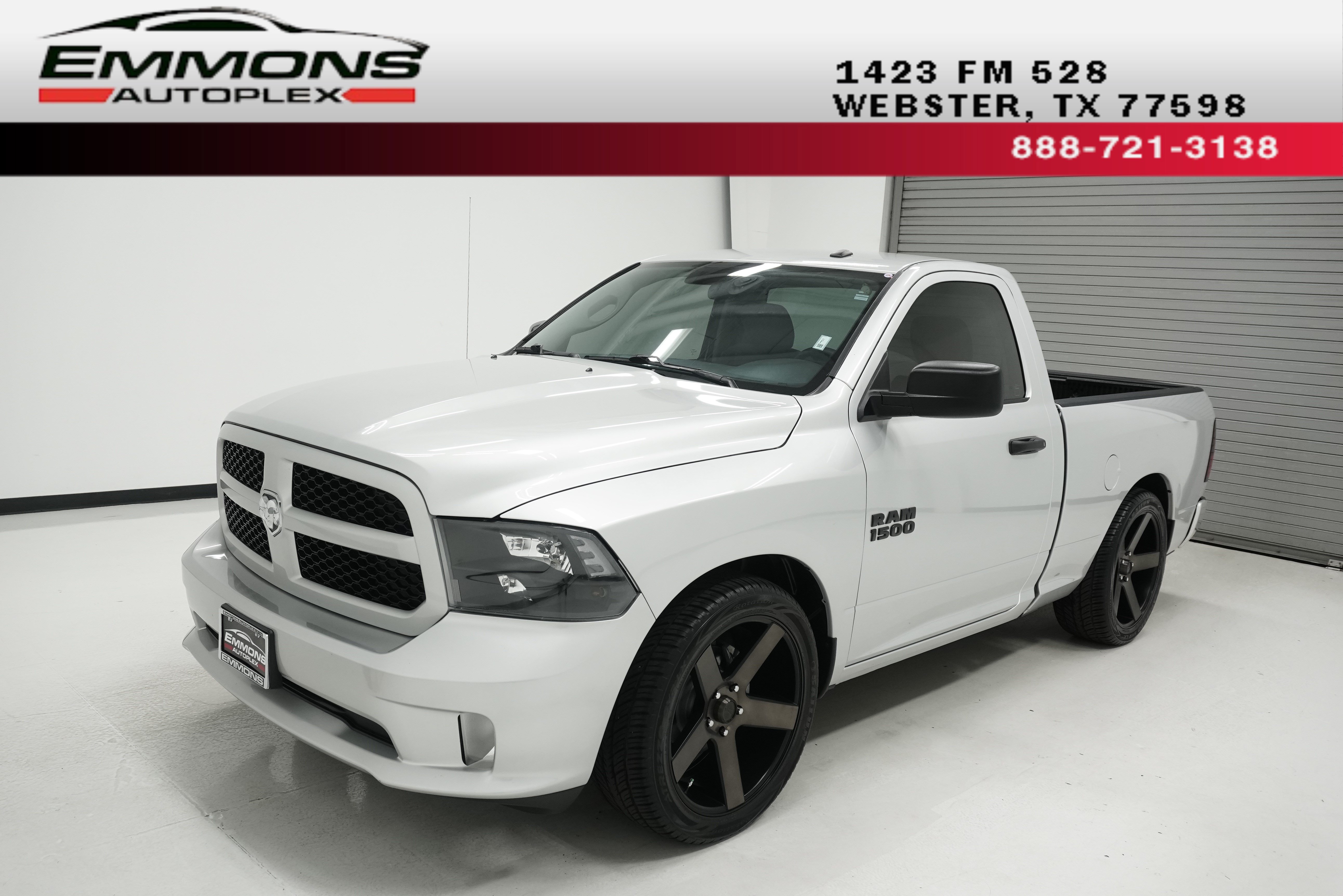 Used 2017 RAM 1500 Express RWD image 1