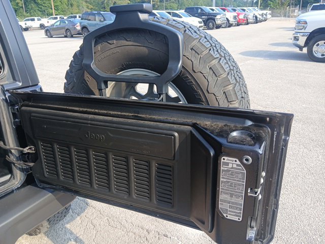 Used 2022 Jeep Wrangler Unlimited Rubicon w/ Xtreme Recon 35" Tire Package AWD/4WD image 12