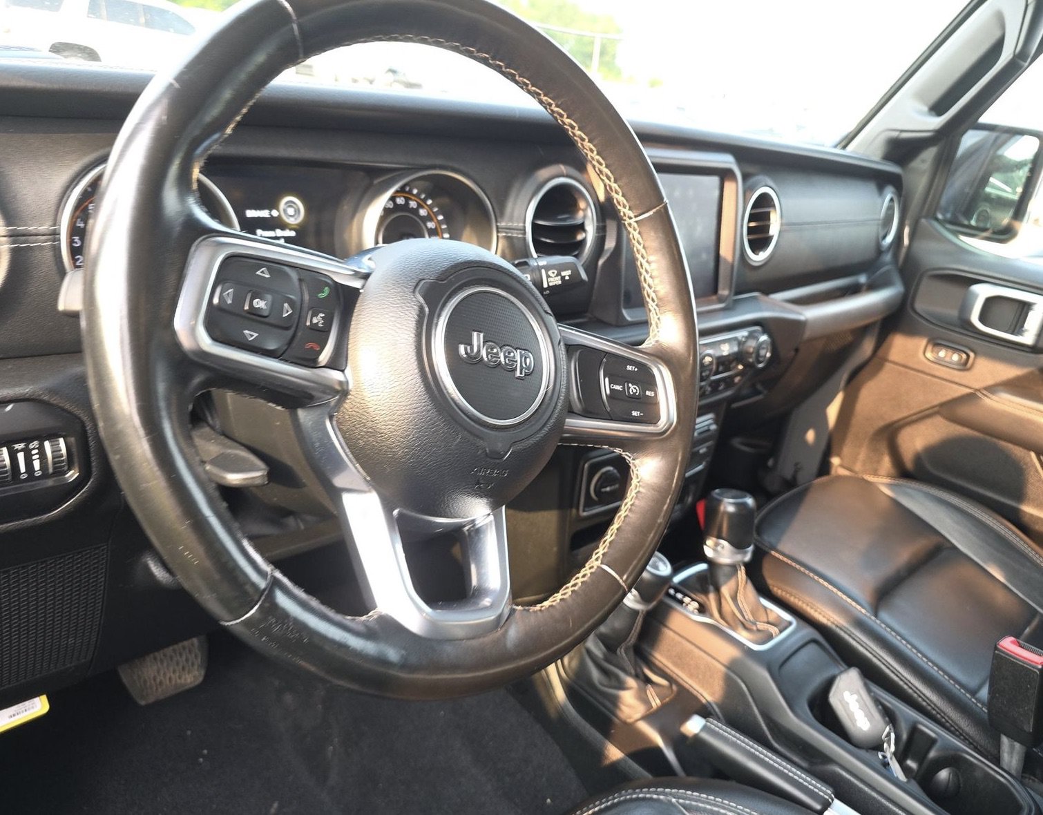 Used 2020 Jeep Wrangler Unlimited Sahara w/ Dual Top Group AWD/4WD image 6