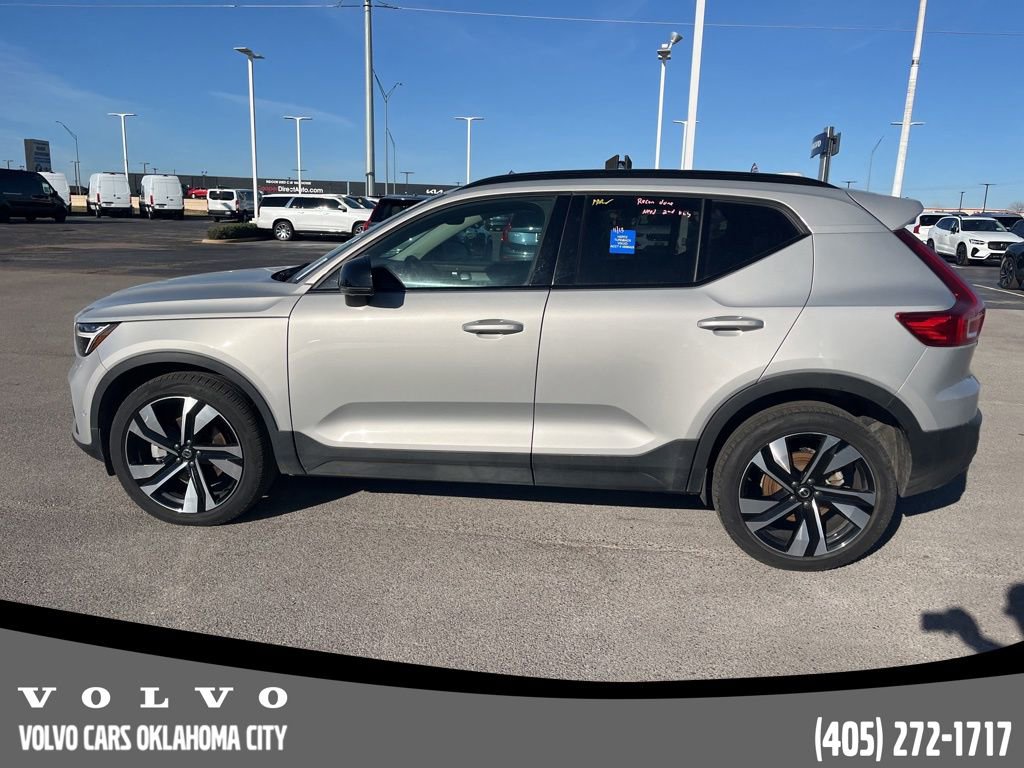 Certified 2025 Volvo XC40 B5 Plus image 8