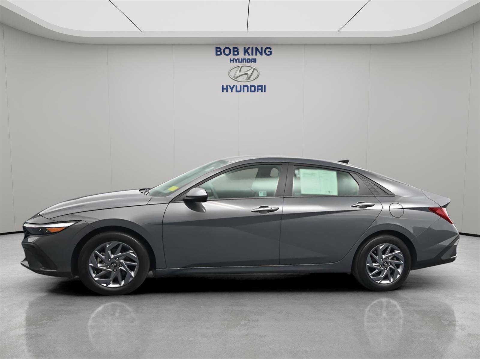 Used 2024 Hyundai Elantra Blue FWD image 3