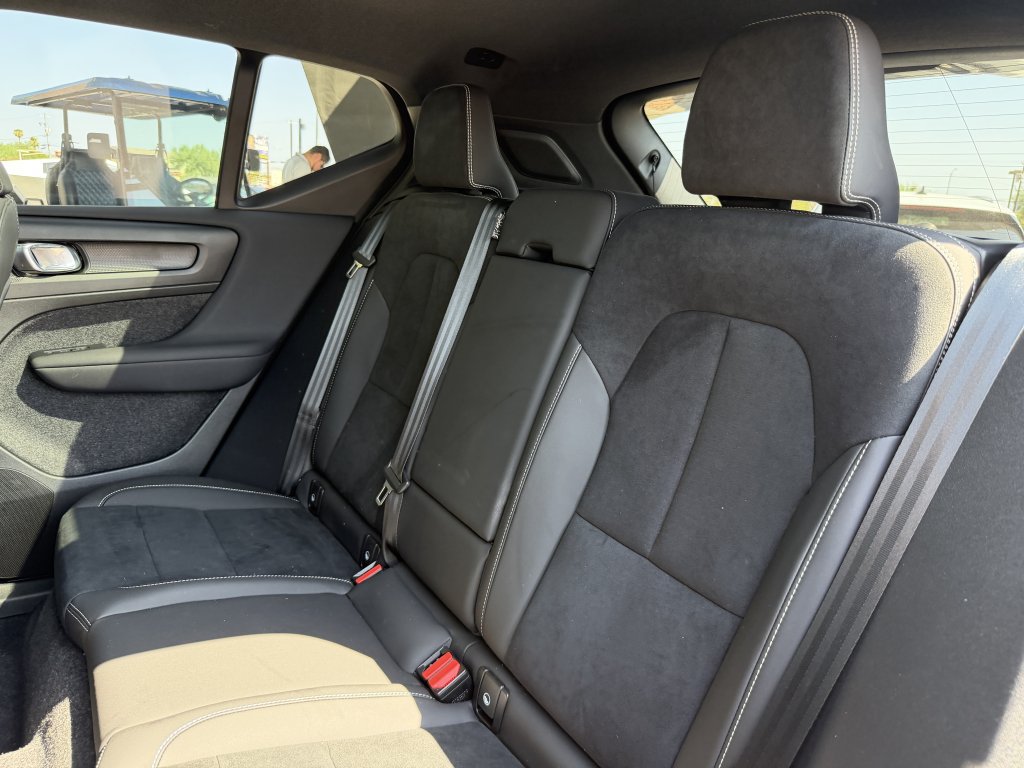 Used 2024 Volvo XC40 Recharge Plus w/ Protection Package Premier RWD image 36