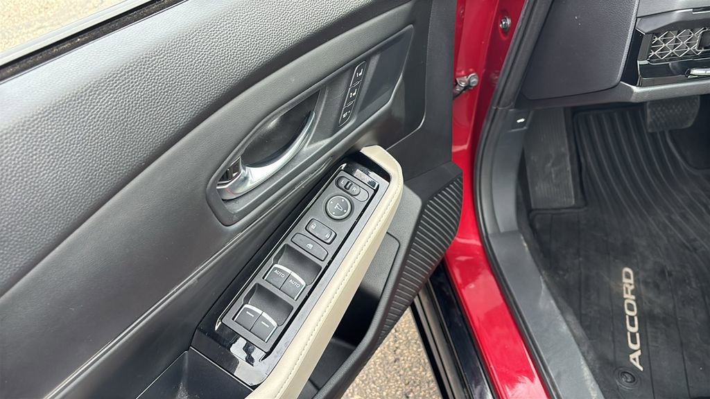 Used 2023 Honda Accord Touring image 14