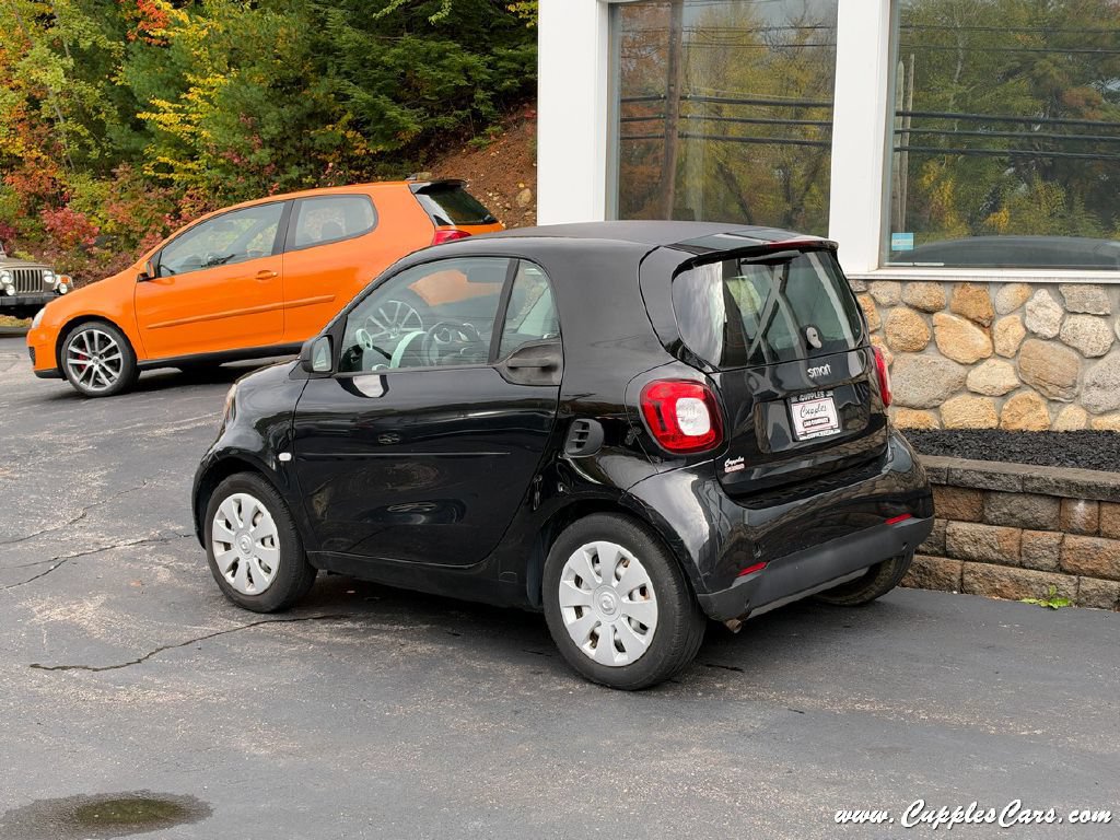 Used 2016 smart fortwo Coupe RWD image 2