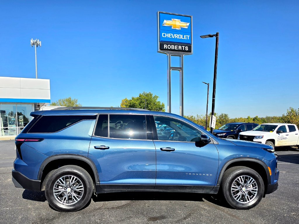 Used 2024 Chevrolet Traverse LT w/ LPO, Floor Liner Package AWD/4WD image 18