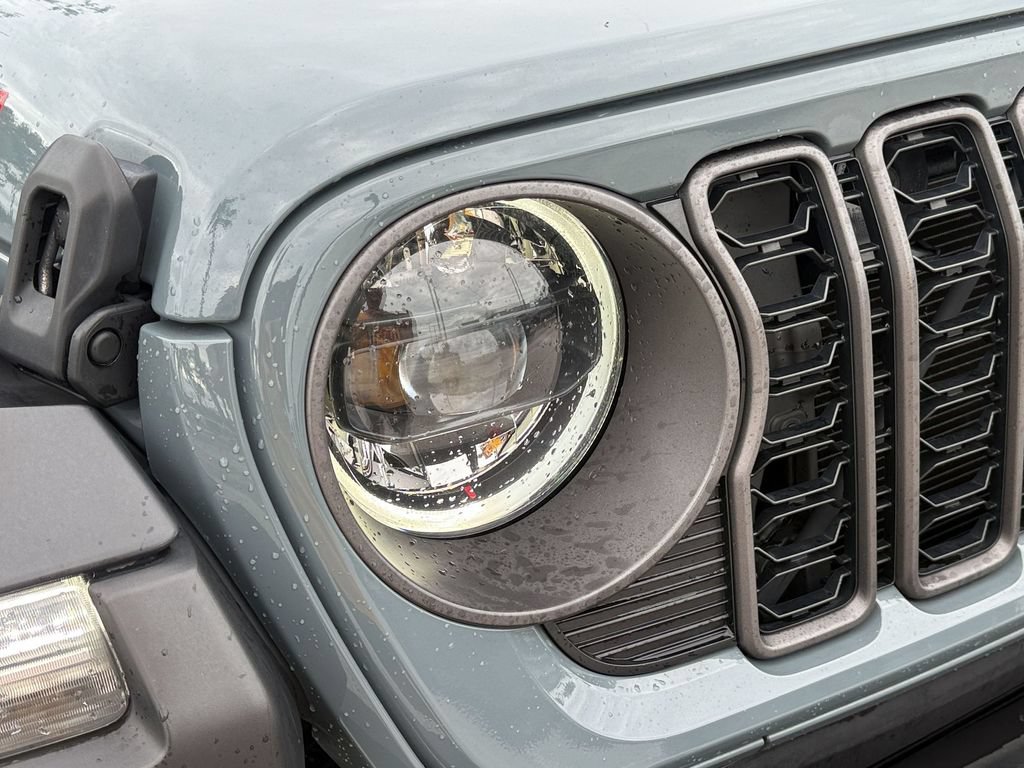 Used 2024 Jeep Wrangler Unlimited Rubicon AWD/4WD image 9