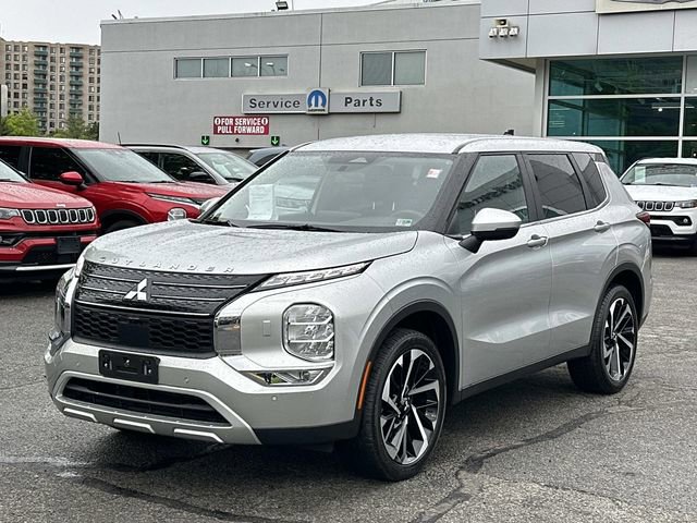 Used 2023 Mitsubishi Outlander SE AWD/4WD image 6