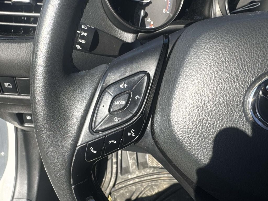 Used 2021 Toyota C-HR XLE FWD image 19