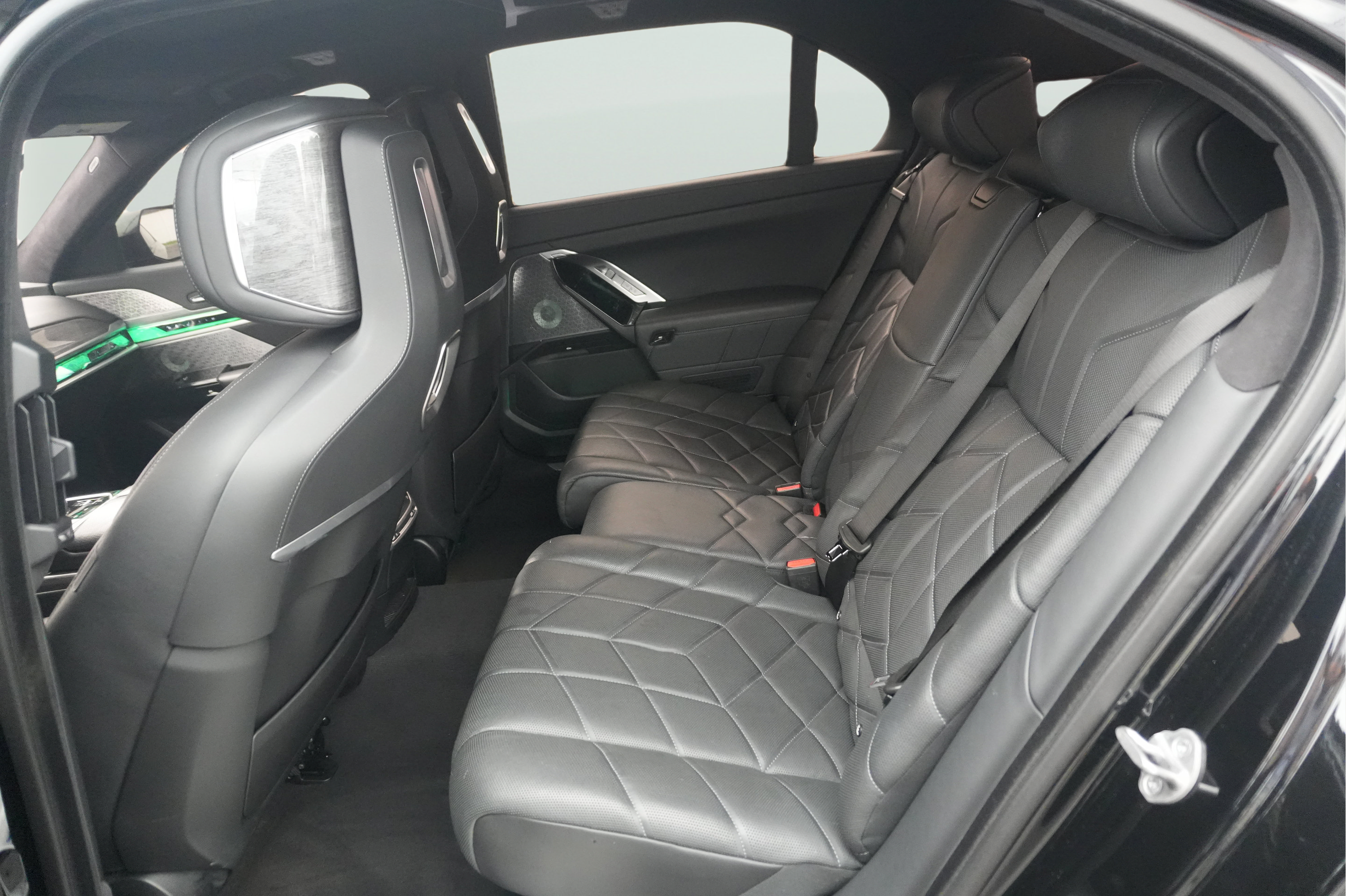 Used 2023 BMW 760i xDrive w/ Executive Package AWD/4WD image 21