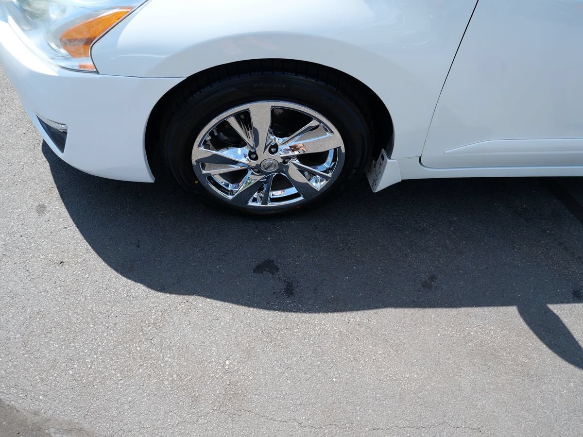 Used 2015 Nissan Altima 2.5 SV FWD image 34