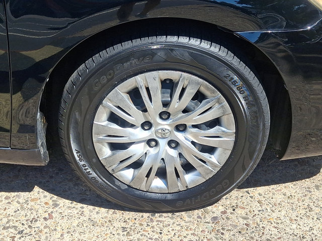 Used 2010 Toyota Camry FWD image 8
