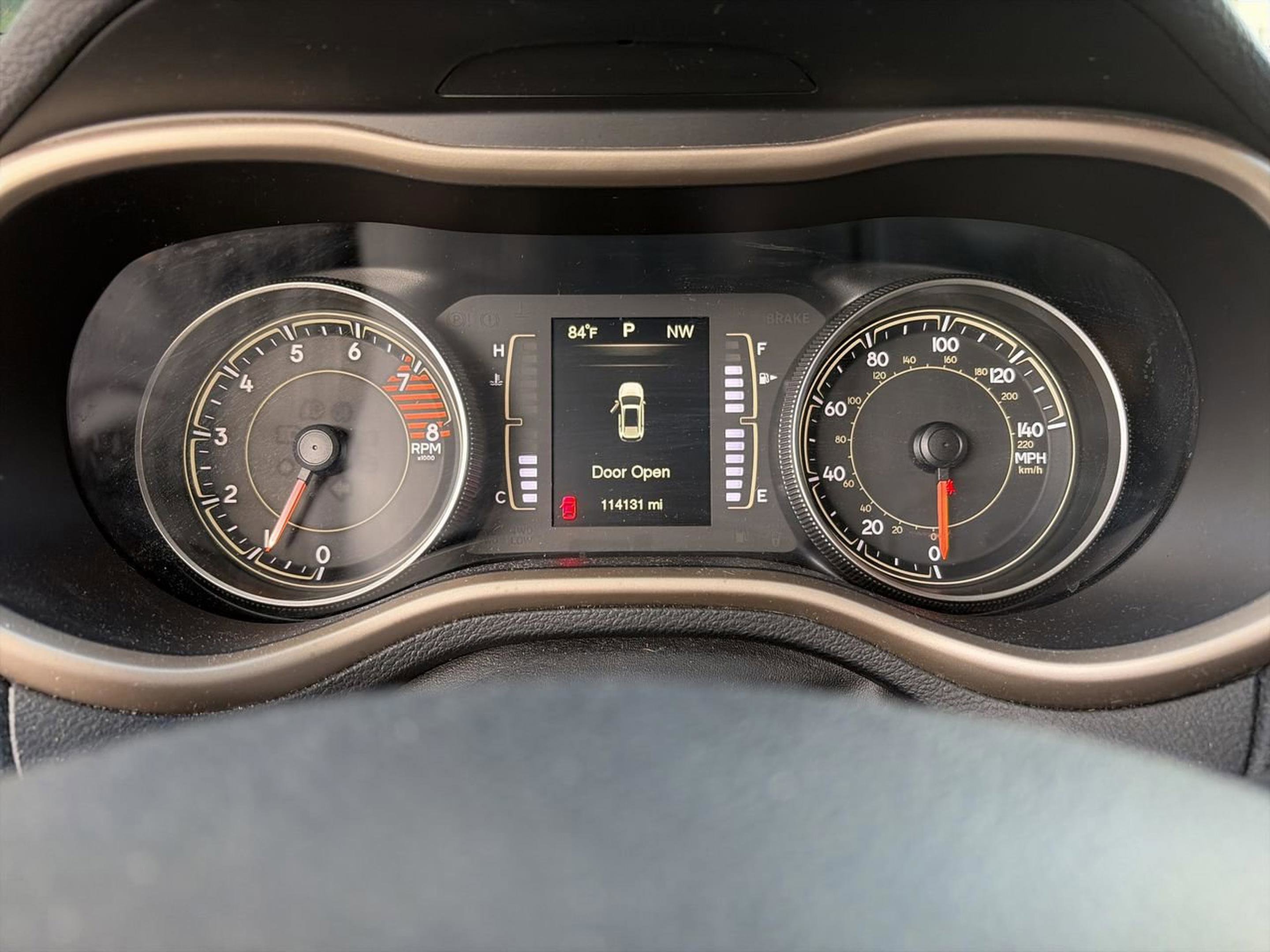 Used 2016 Jeep Cherokee Latitude w/ Cold Weather Group image 11