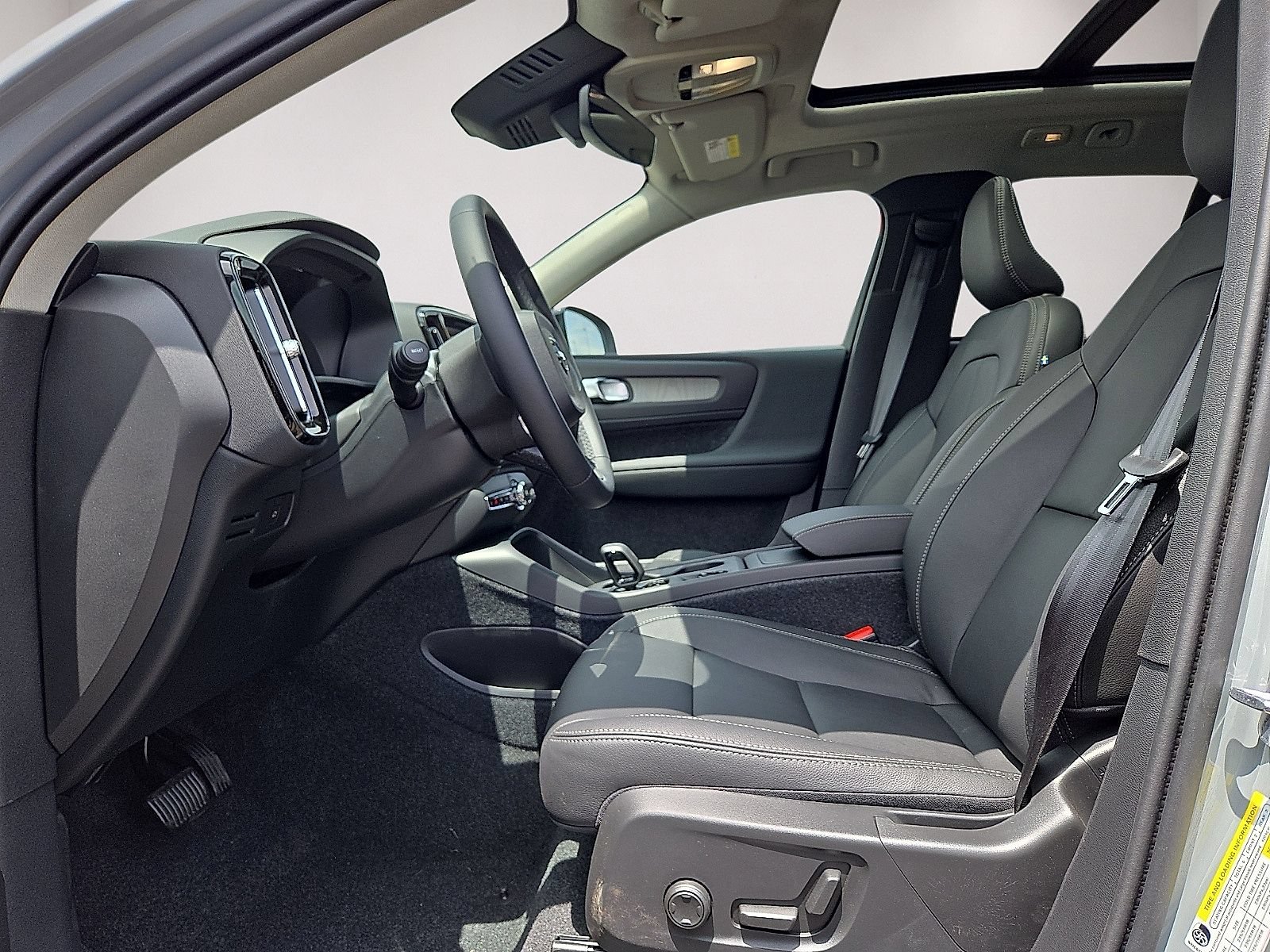 New 2026 Volvo XC40 B4 Core FWD image 23