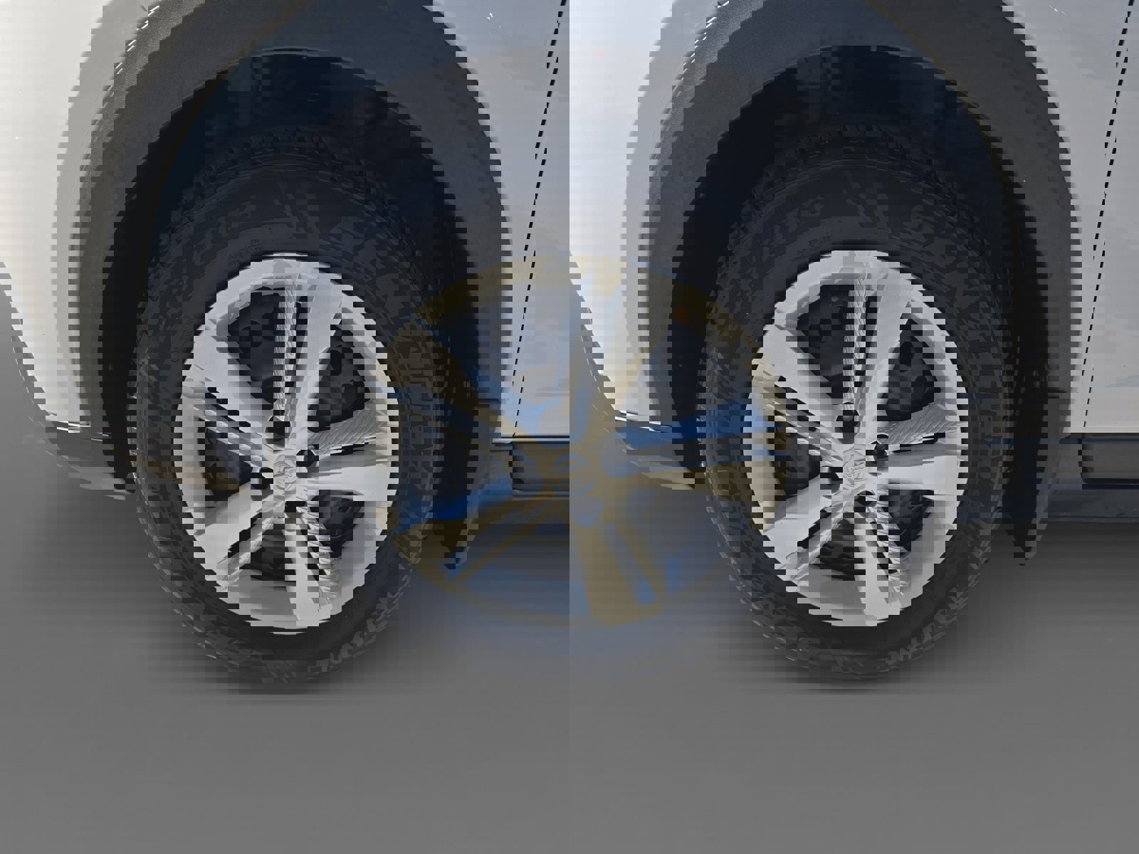 Used 2019 Nissan Kicks S image 9