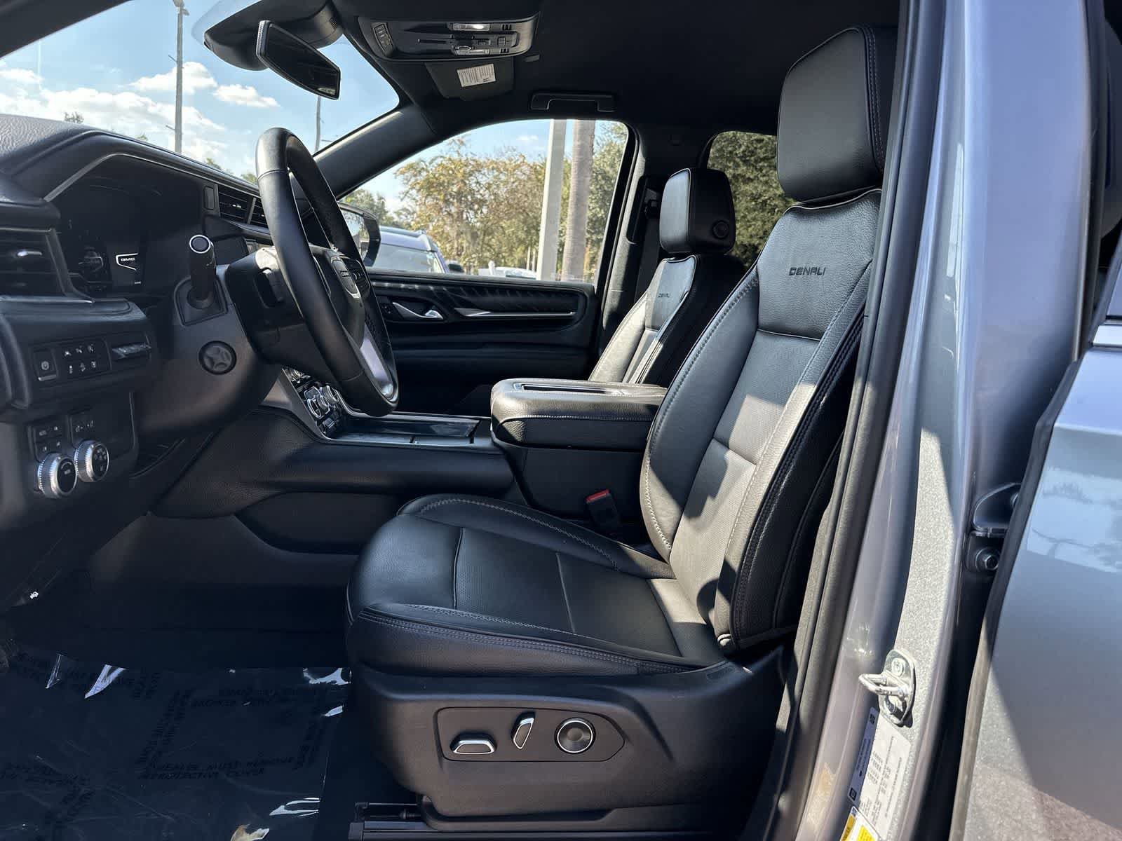 Used 2023 GMC Yukon XL Denali image 11