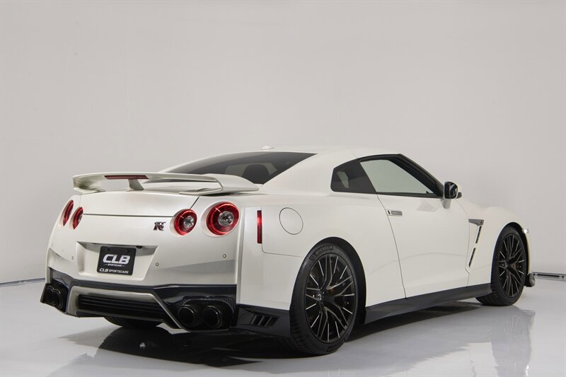 Used 2021 Nissan GT-R Premium image 10