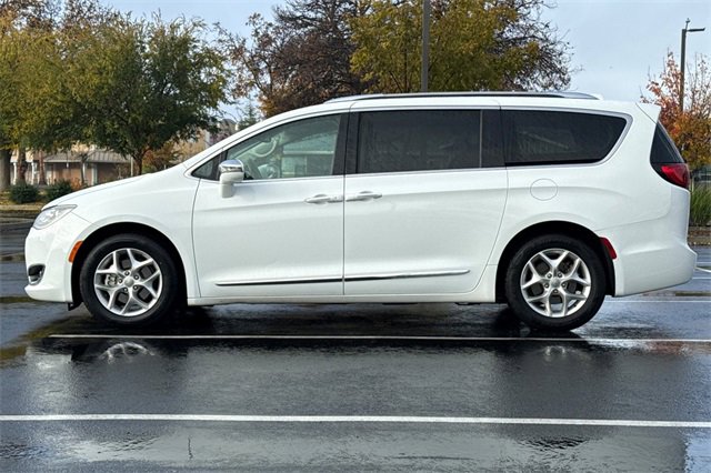 Used 2020 Chrysler Pacifica Limited image 9