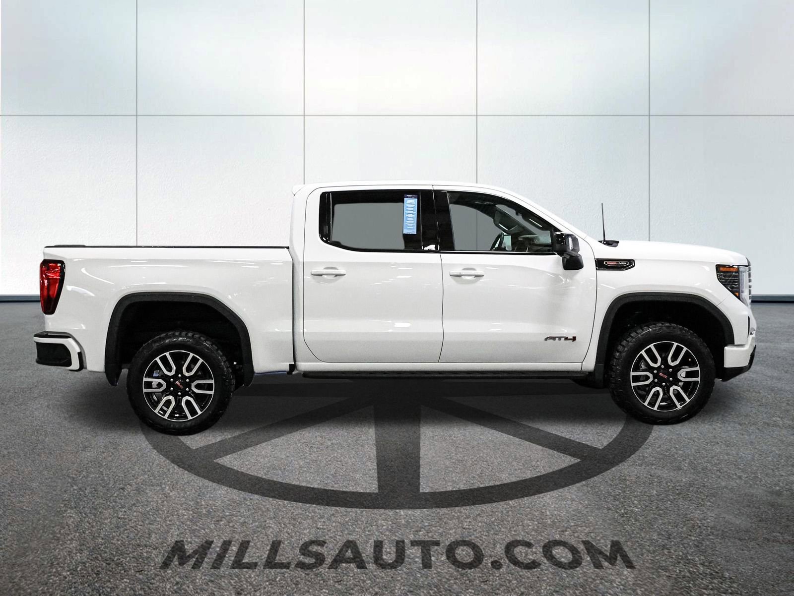 Certified 2024 GMC Sierra 1500 AT4 w/ Technology Package AWD/4WD image 9