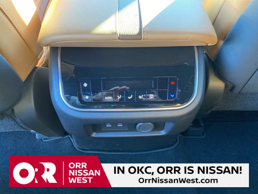 Used 2025 Nissan Armada SL image 18