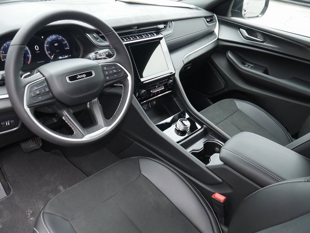 New 2025 Jeep Grand Cherokee Laredo image 14