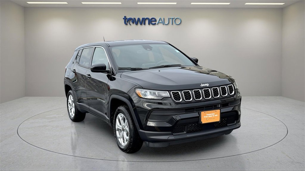 Used 2025 Jeep Compass Sport image 7